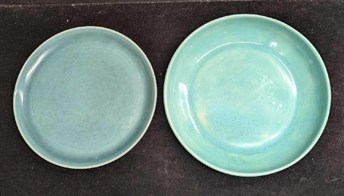 Vintage Russel Wright Plate And Evelyn Horton Bowl: Vintage Russel Wright Plate And Evelyn Horton Bowl. This lot includes: (1) Russel Wright Ceramic Plate. This is approx 8 1/8" x 8 1/8" x 3/8".The plate has some crazing and color loss. (1