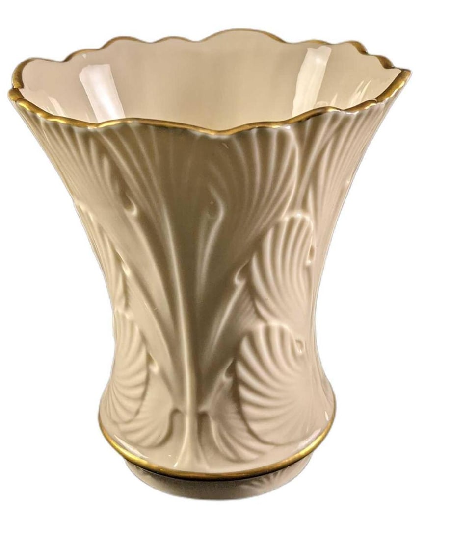 Retired 5" 24K Gold Trim Vase Cranford By Lenox: Retired 5" 24K Gold Trim Vase Cranford By Lenox. Was originally released in 1982. Has a nice textured leaf pattern. Is approx 5" x 5" x 5 1/2" and it weighs under one pound at 0.85lb. 