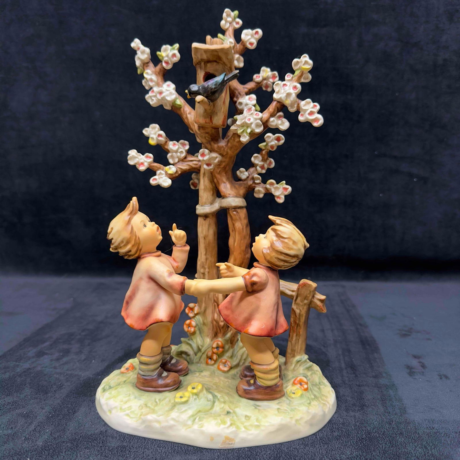 Goebel Hummel Welcome Spring Figurine #635 Century Edition (1 of 15)