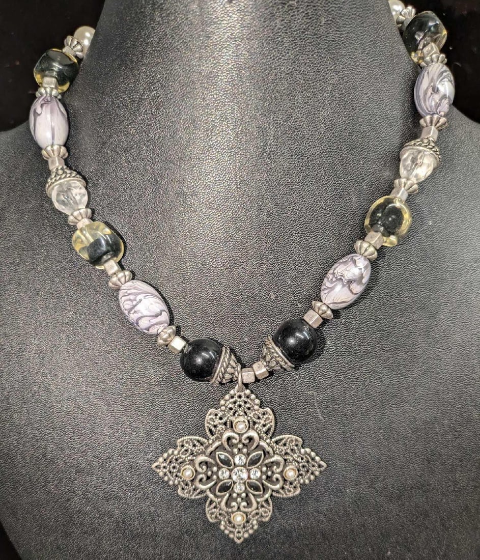 Ethel & Myrtle Faux Pearl & Beaded Silvertone Choker: Ethel & Myrtle Faux Pearl & Beaded Silvertone Choker. This is approx 19" and it weighs 0.11lb. It still has the original tag.