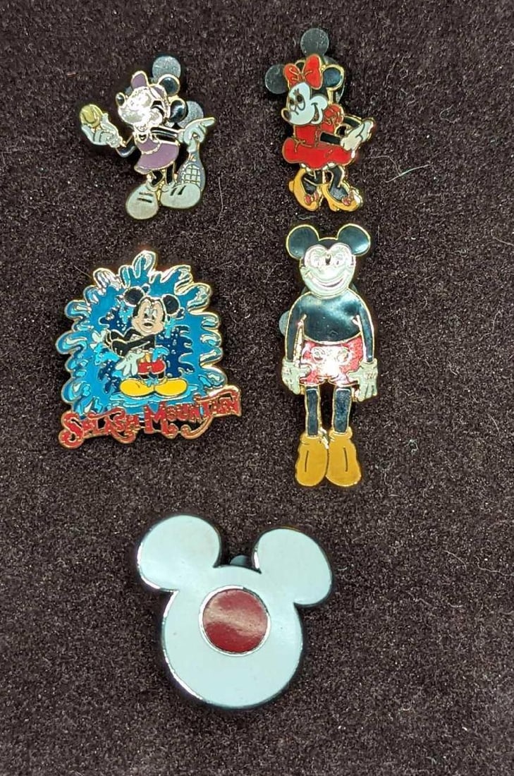 5 Disney Mickey Mouse Splash Mountain Minnie Pins: 5 Disney Mickey Mouse Splash Mountain Minnie Pins. This lot includes: (1) Splash Mountain Mickey Mouse Pin. This is approx 1 3/8" x 1/4" x 1 1/2". (1) Minnie Mouse Tennis Pin. This is app