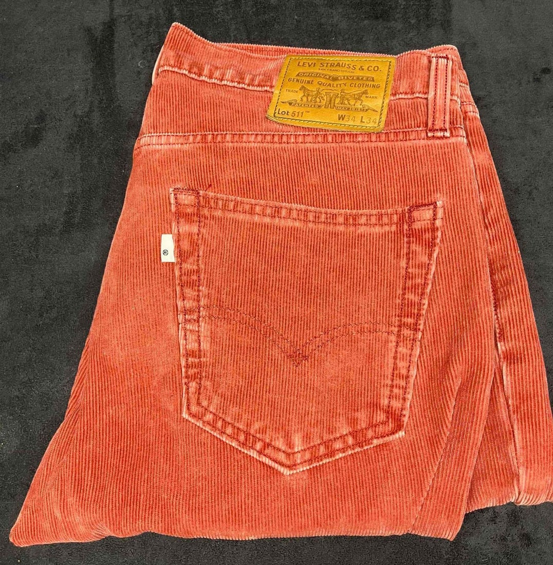 Vintage Men's Levi's Burgundy Corduroy W34 L34 (1 of 10)