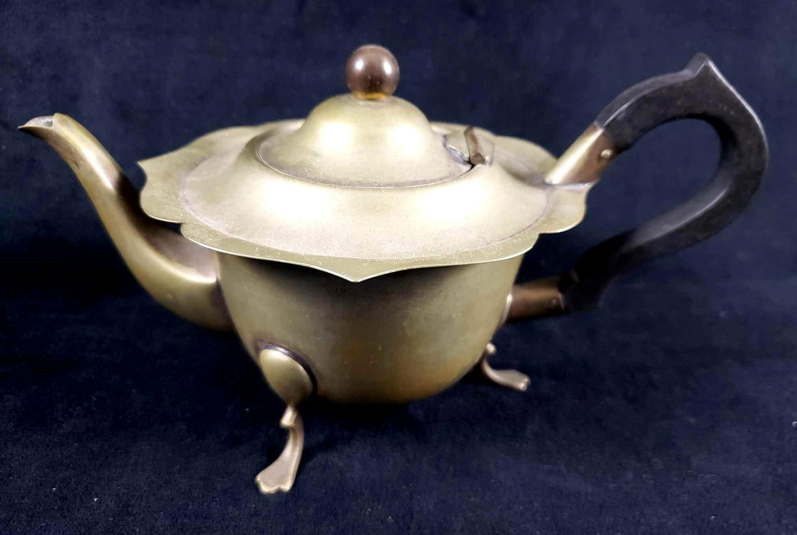 Vintage Small Size Footed Copper Teapot: Vintage Small Size Footed Copper Teapot. This copper teapot is in good used condition. The teapot shows a moderate amount of tarnishing on the exterior and the interior shows signs of frequent use. Th