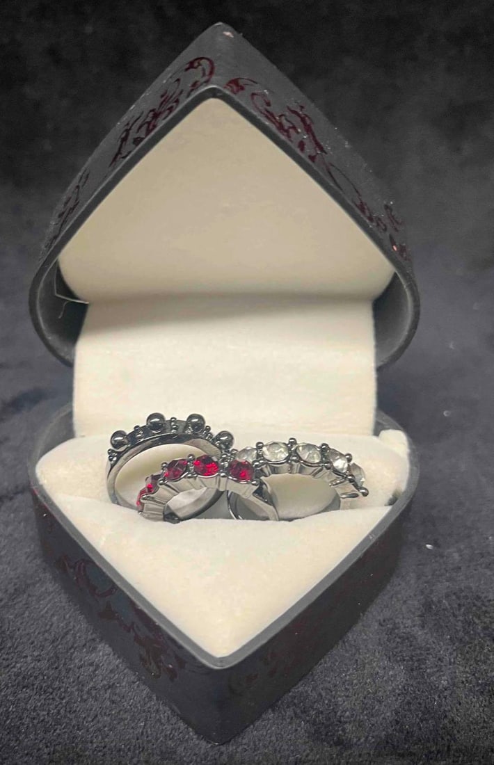 Three Vintage Guess Rings In Box 1981: This lot contains Three Vintage Guess Rings In Box 1981.The box is approx 2 1/2" x 2 3/4" x 1 3/4" and it weighs about 0.1lbs. The rings fit a size 6 1/2 or 7. Overall the Vintage Rings ar