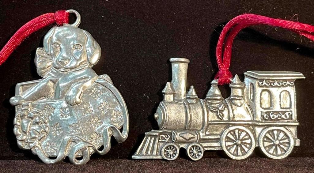Two Vintage 1988 Seagull Double Sided Pewter Christmas Ornaments: Two Vintage 1988 Seagull Double Sided Pewter Christmas Ornaments. This lot contains Two Vintage 1988 Seagull Double Sided Pewter Christmas Ornaments. Total weight is approx 1.9oz. Overall the ornament
