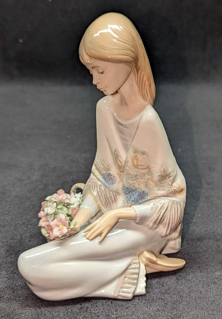Retired Lladro Flower Song Young Girl Figurine (1 of 8)
