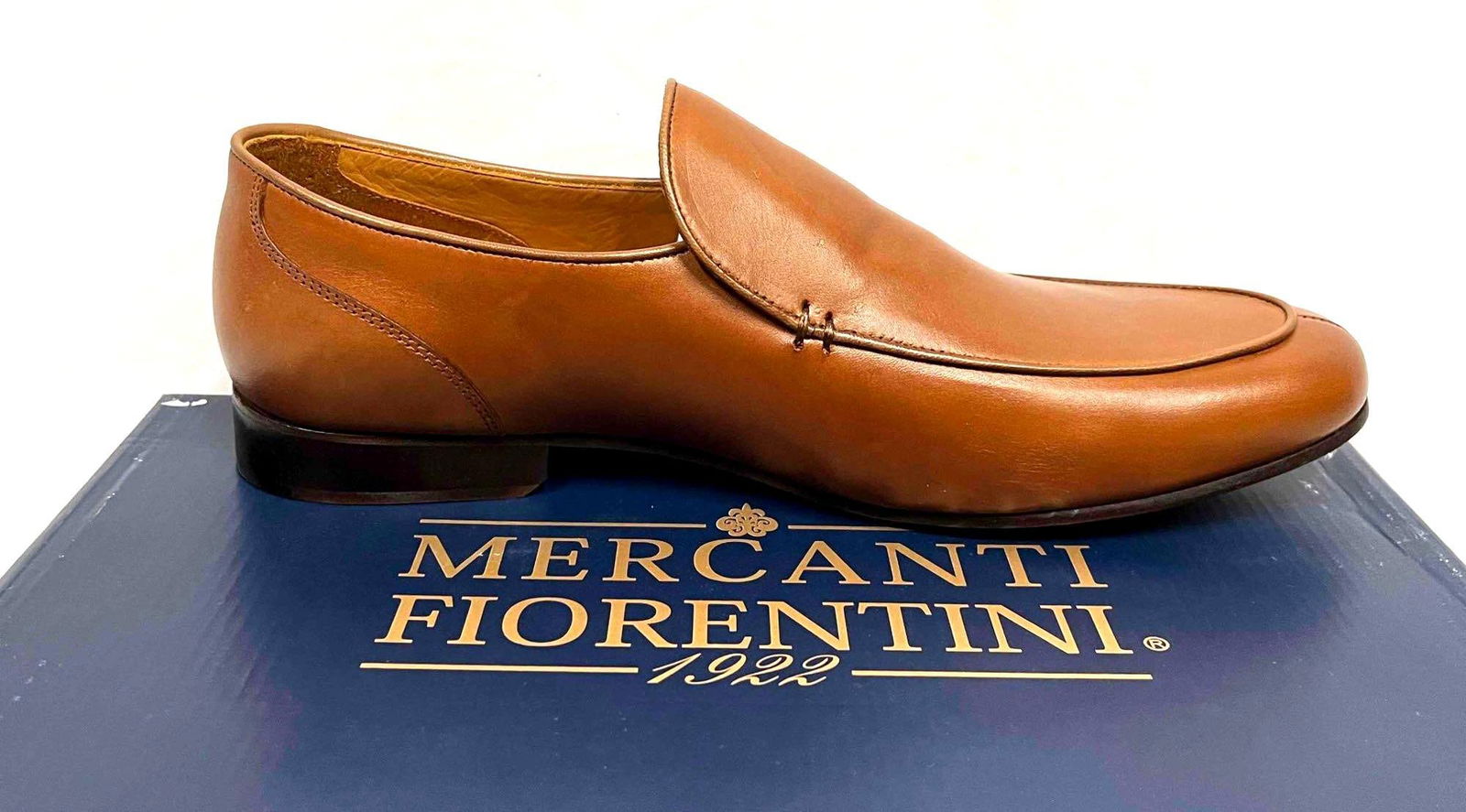 Mercanti Fiorentini Men's Loafer Size 11.5: This lot contains a Mercanti Fiorentini Men's Loafer Size 11.5. The box is approx 14 1/4" x 8 1/2" x 5". Total weight is approx 2lbs. Overall the Mens shoes are in excellent used condi