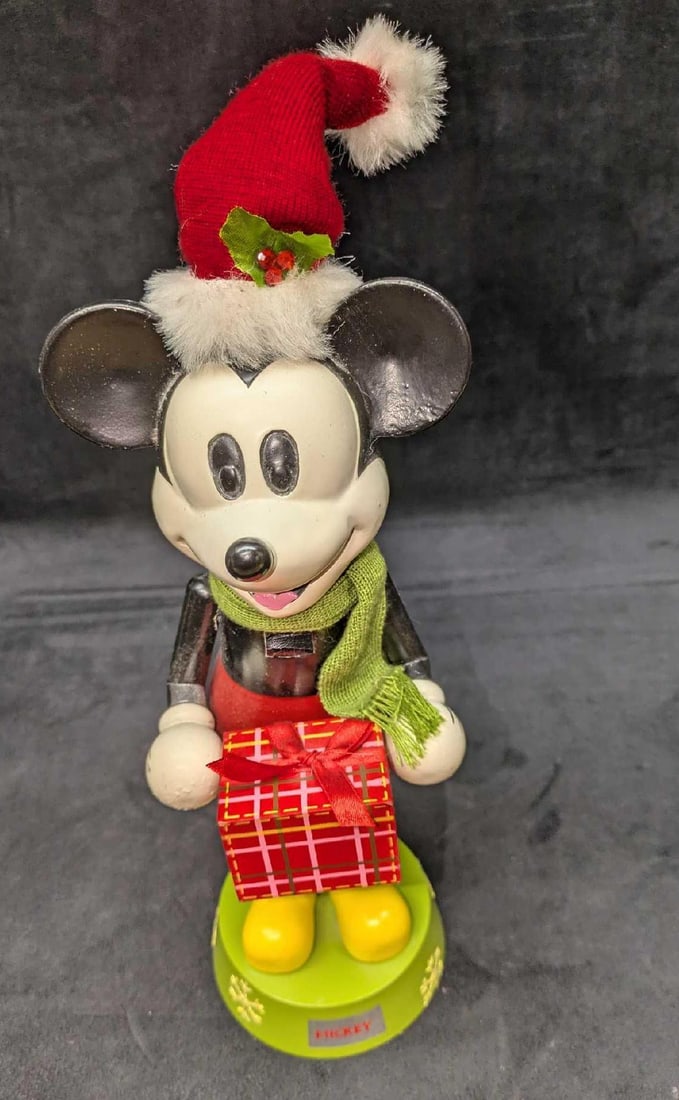 Disney Decorative Santa Mickey Mouse Nutcracker (1 of 6)
