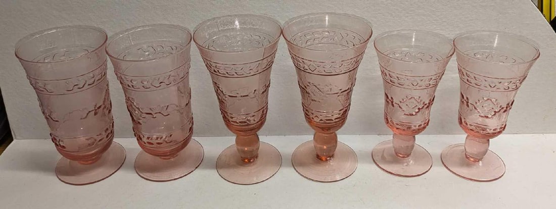 6 Vintage Mikasa Studio Aztec Glasses: 6 Vintage Mikasa Studio Aztec Glasses. This lot includes: (2) Mikasa Studio Aztec Glass 6" Goblets. This is approx 3 1/4" x 3 1/2" x 6 1/4" and the weight is 1.07lb. (2) Mikasa Studio