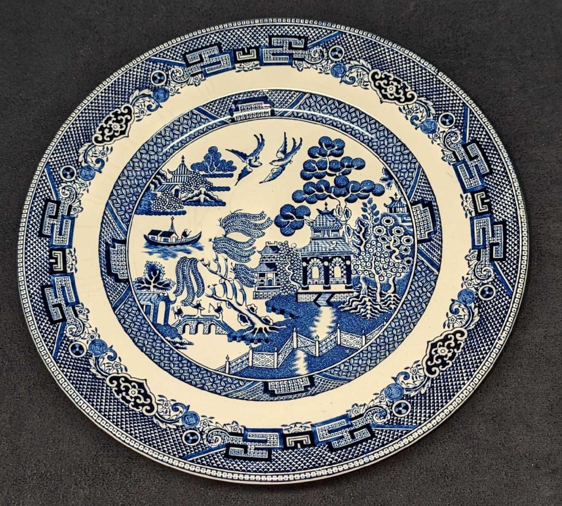 Vintage Johnson Bros England Blue Willow Plate (1 of 5)
