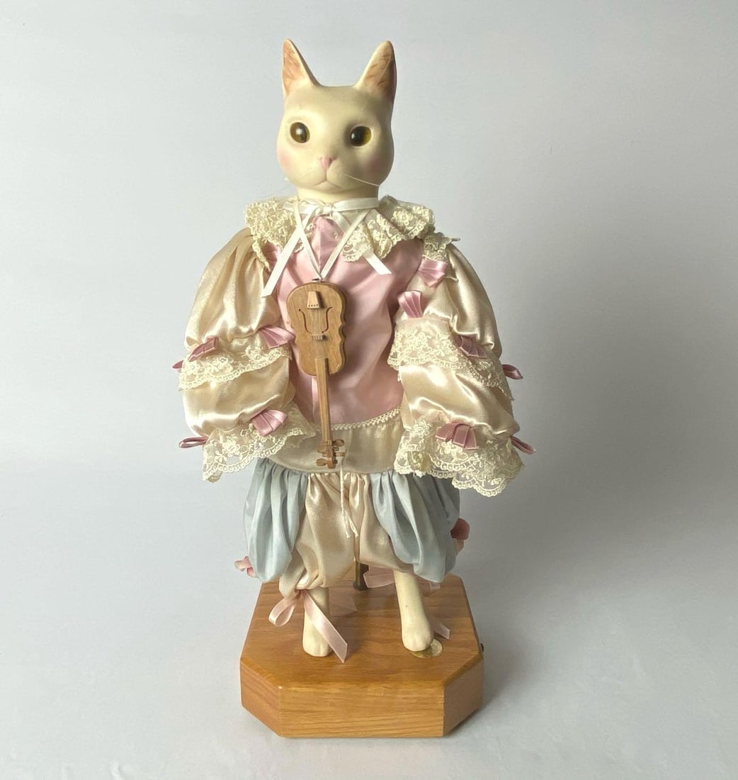 Love and Roses Dolls by Wendy Brent Limited Edition Cat with Musical Box: Love and Roses Dolls by Wendy Brent Limited Edition Cat with Musical Box . This lovely cat is in very good working condition ,but is missing fiddle bow. Signed by the artist on the back of the cats he