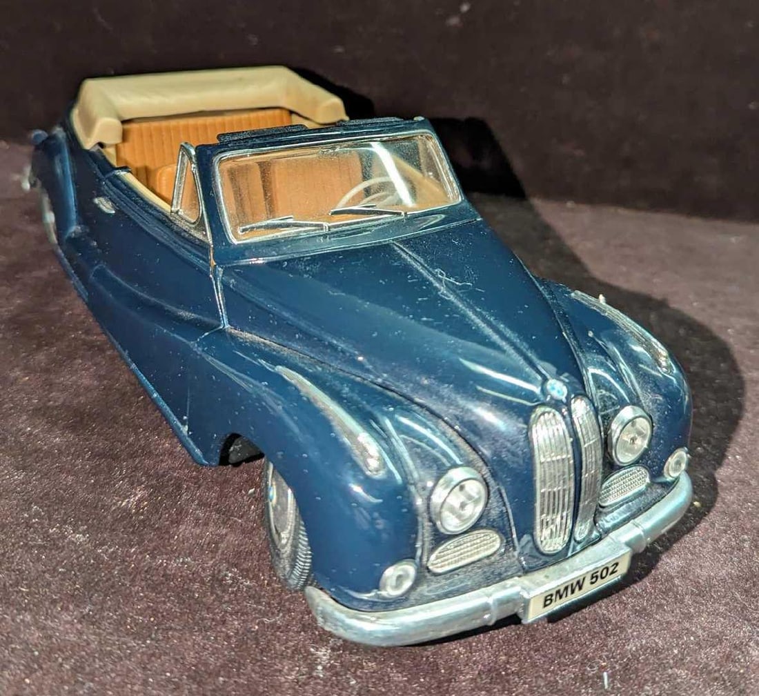 Maisto 1/18 Die Cast Model 1955 BMW 502 (1 of 10)