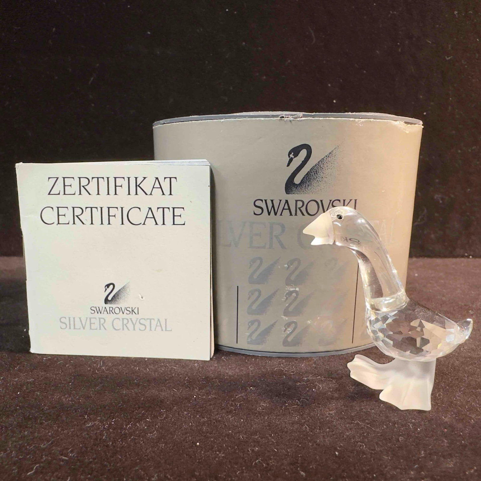 Swarovski Crystal Tom Gosling Goose Small 7613 NR 000 002: Swarovski Crystal Figurine Goose. This figure is a beautiful crystal glass art Tom Gosling Goose Small from Swarovski Crystal. The item features a beautifully etched art glass piece showcasing a Goose