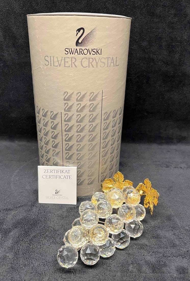 Swarovski Grapes 7509 In Original Box With Certificate: This lot contains a Swarovski Grapes With Gold Stem & Leaves 7509 In Original Box With Certificate. Approx Measurements are listed below. Total weight is approx 1.2lbs. Overall the Swarovski Grape