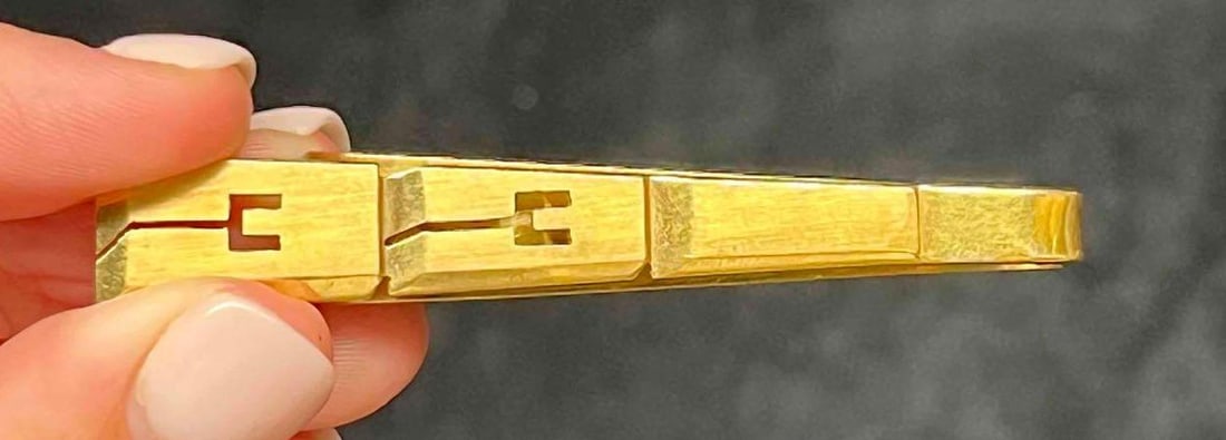 Vintage 1/20 12K Gold Filled Tie Bar Clip: This lot contains a Vintage 1/20 12K Gold Filled Tie Bar Clip. It is approx 2 3/4" x 1/4" x 1/4". Total weight is 14grams. Overall the Tie Bar in good used condition with some signs of wea
