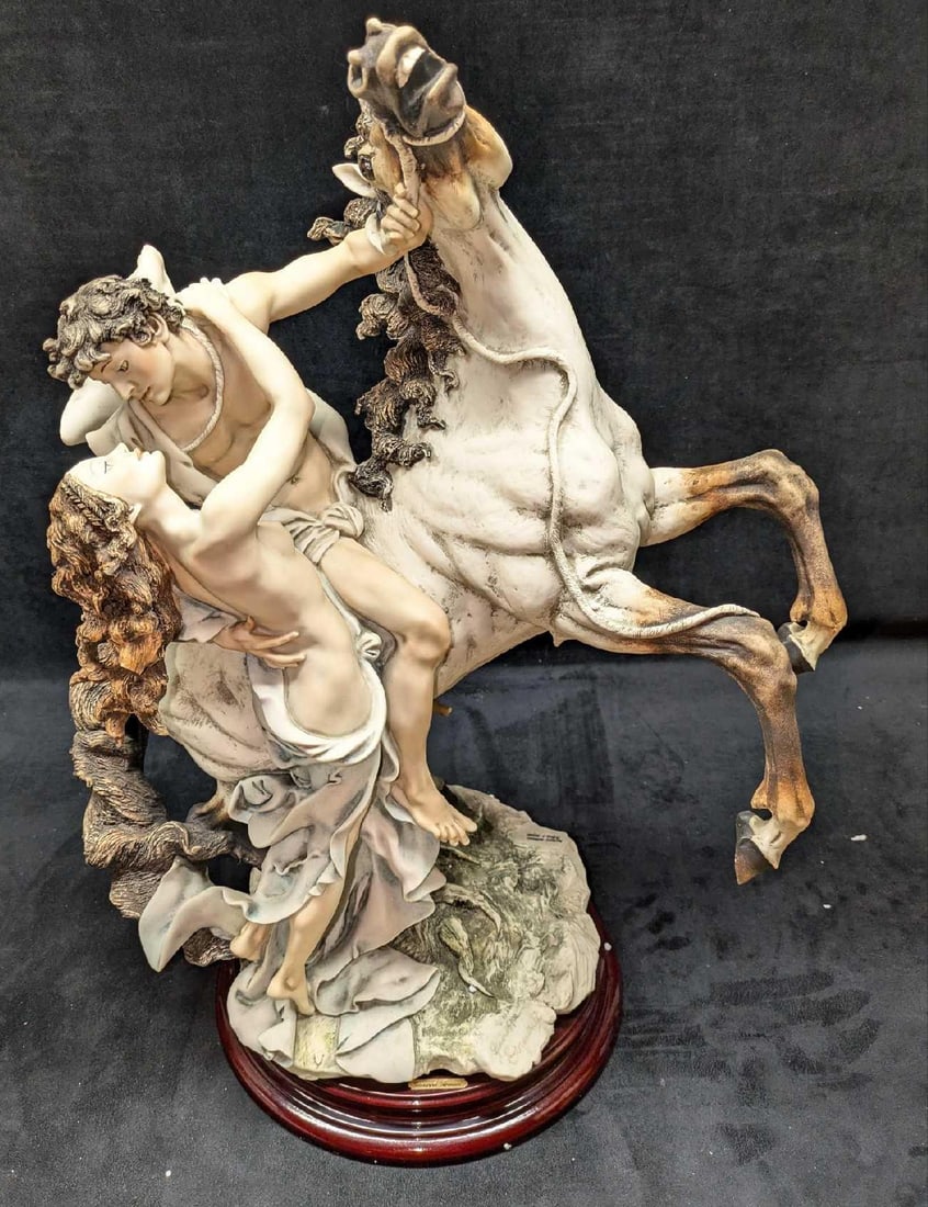 LE Giuseppe Armani The Embrace Capodimonte Figurine (1 of 16)