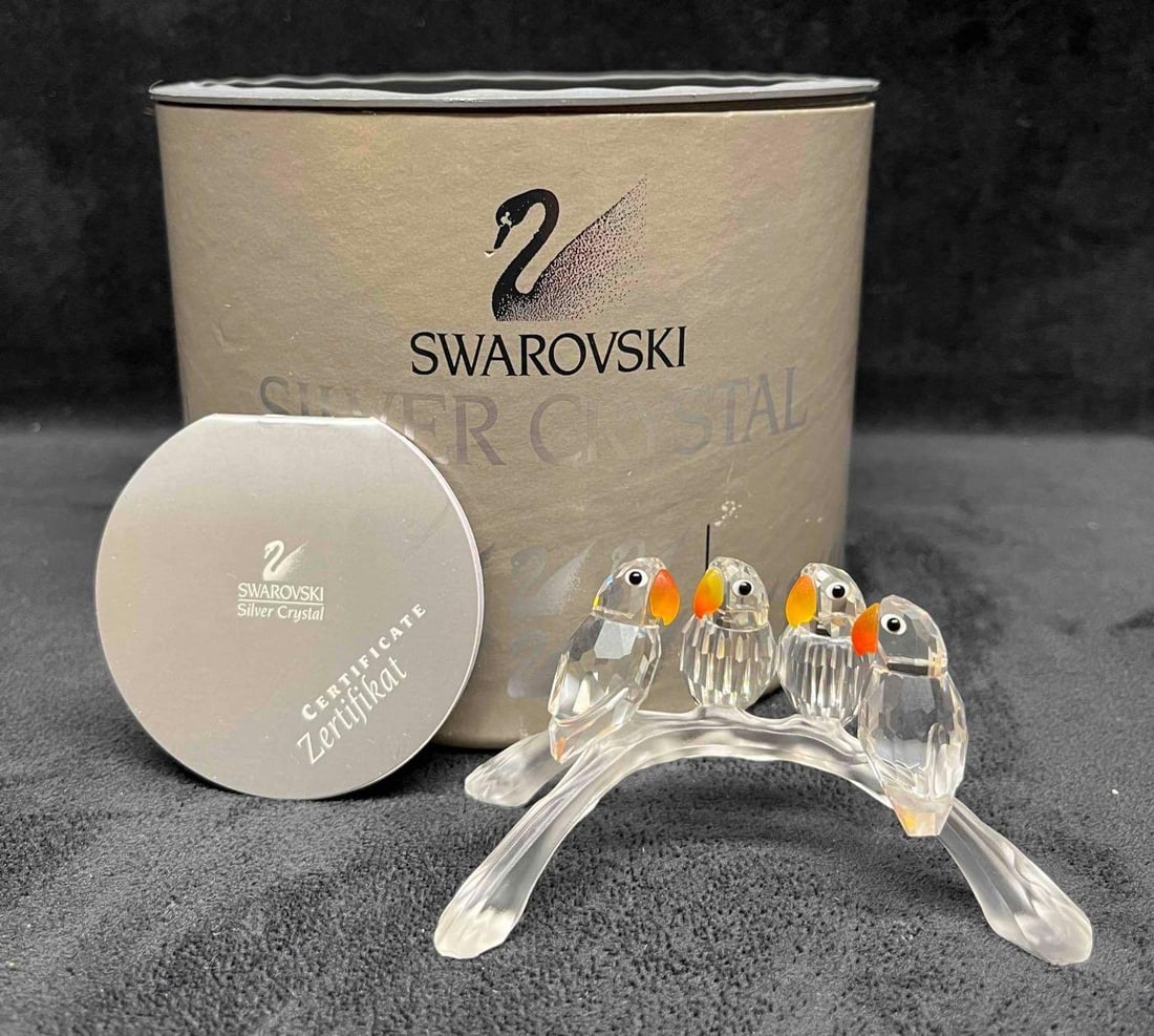 Swarovski Baby Love Birds On Frosted Branch 7621 In Original Box With Certificate: This lot contains a Swarovski Baby Love Birds On Frosted Branch 7621 In Original Box With Certificate. Approx Measurements are listed below. Total weight is approx 9.9oz. Overall the Swarovski Love Bi