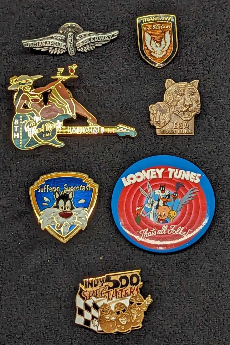 7 Looney Tunes Trans AM Boy Scout Race Pins: 7 Looney Tunes Trans AM Boy Scout Race Pins. This lot includes: (1) Looney Tunes - That's All Folks! Button. This is approx 1 5/8" x 1/4" x 1 5/8". (1) Sufferin Succotash Pin. This is 