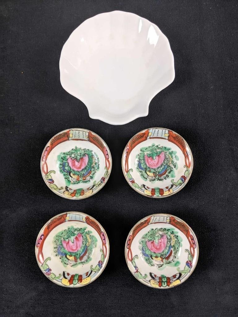 Set Of Four Chinese Vintage Hand Painted Porcelain Finger Bowls And Shell Dish: Set Of Four Chinese Vintage Hand Painted Porcelain Finger Bowls And Shell Dish. Each measure 3" across and 1" deep. Each is marked with what appears to be the Daxin logo. The bowls are in good