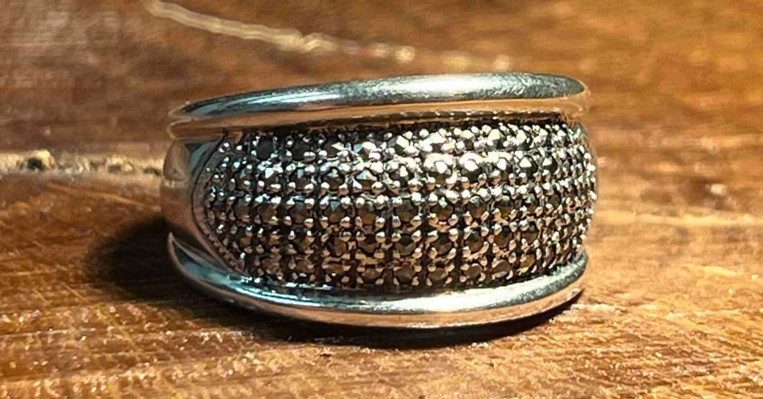 .925 Sterling Silver Marcasite Stone Ring: This piece of jewelry has been tested and researched prior to listing. Please view all our pictures they are part of our description. DETAILS: Metal - .925 Sterling Silver Color - Silver Stones - None