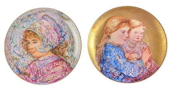 Two LE Collectable Edna Hibel Children Plates: This lot consists of: (1) Baronesses Johanna Maryke. Third Of The "Nobility Of Children" Series. The edition was limited to 12,500. Made By Rosenthal Collection Germany. Is approx 10". Ha