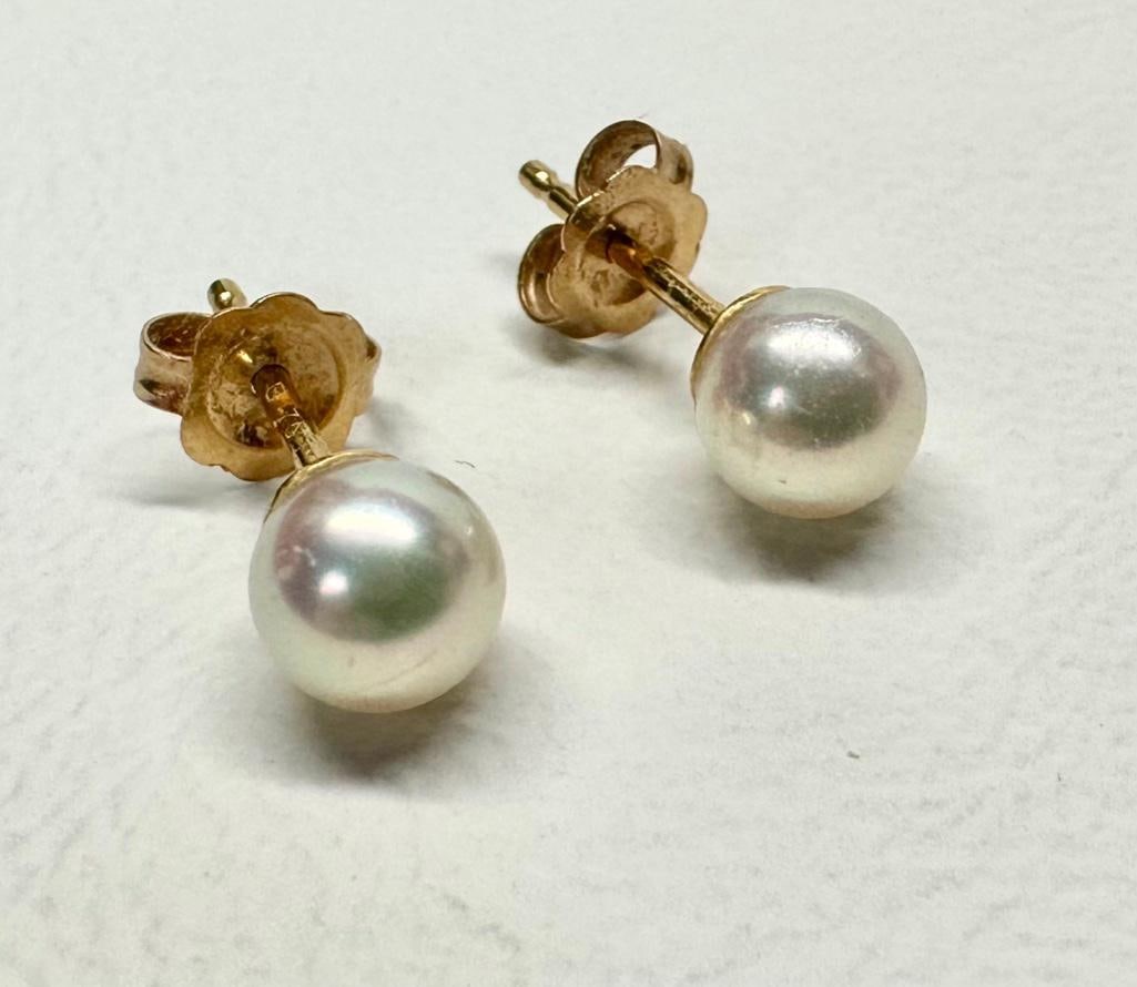 18k Gold Pearl Stud Earrings (1 of 2)