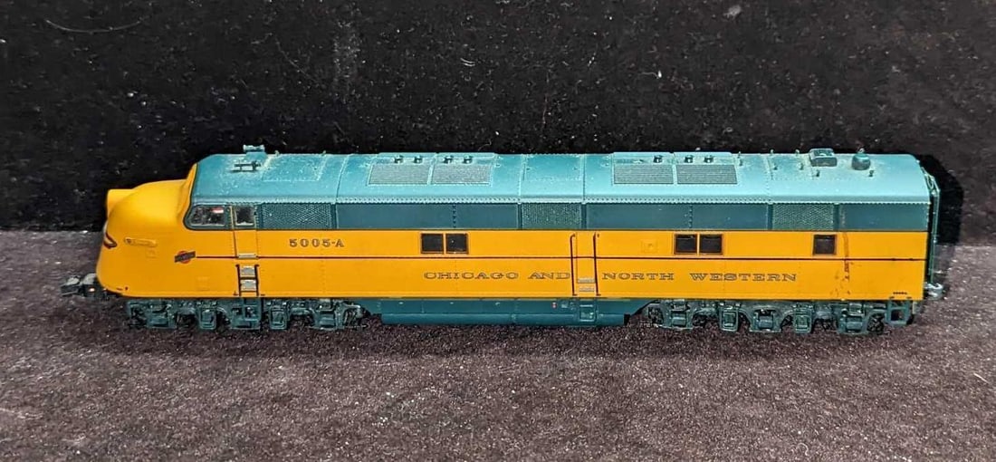 Life Like Chicago & North Western #5005-A HO Locomotive (1 of 10)