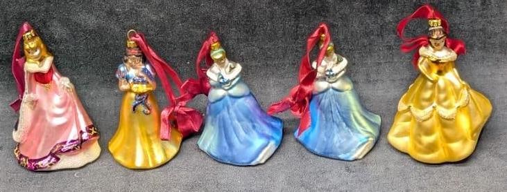 Vintage WM A Rogers Silverplated Tea Pot & Creamer: Vintage WM A Rogers Silverplated Tea Pot & Creamer. This lot comes with: (1) Teapot. This is approx 11" x 6" x 8" and it weighs 1.97lbs. Is marked quadruple plated. (1) Creamer. This