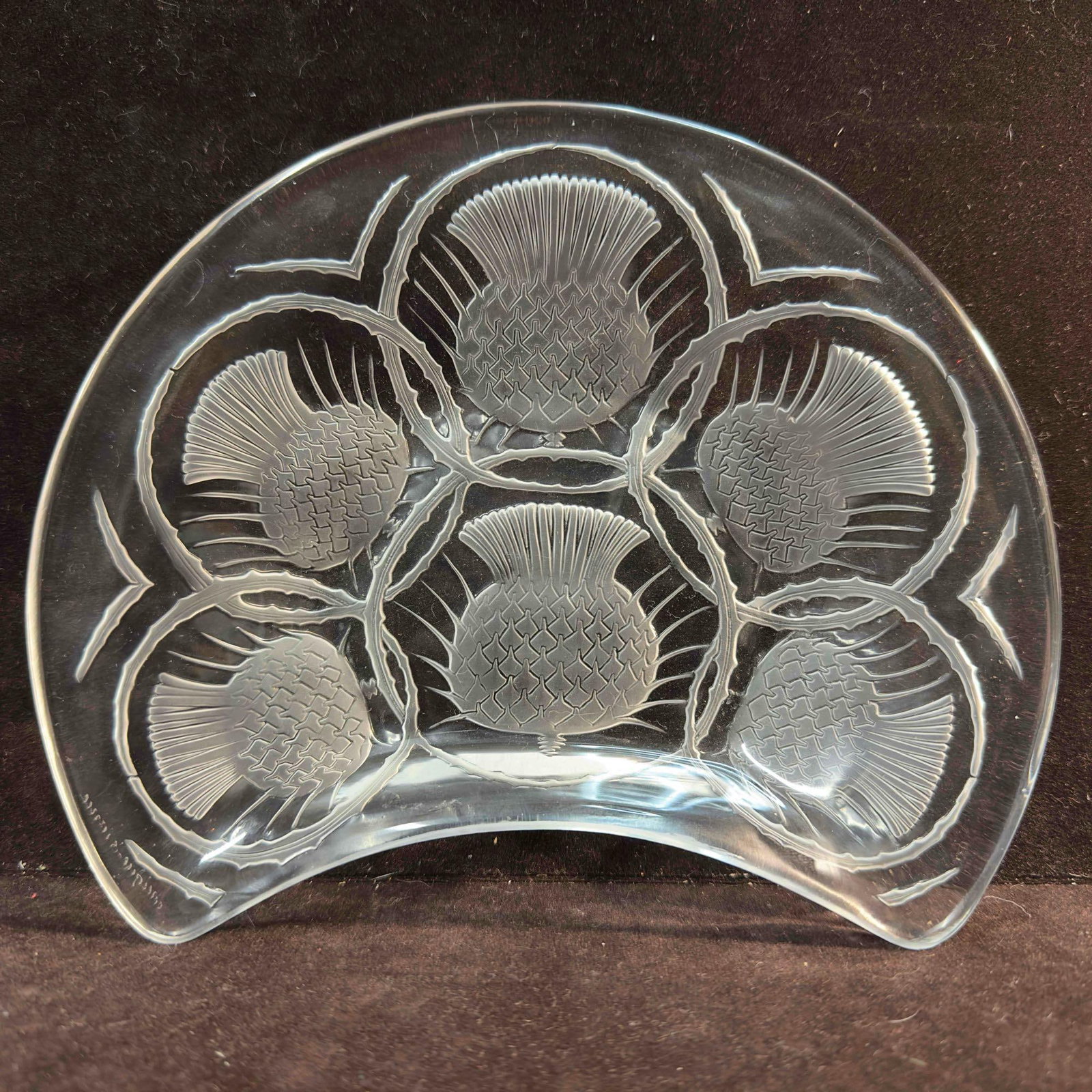 Signed Lalique France Crystal Chardon Thistle Pineapple Plate: Signed Lalique France Crystal Chardon Thistle Plate. Lalique France Crystal plate features a beautiful design etched into the clear crystal material. No noticeable chips, cracks, or breaks on the glas