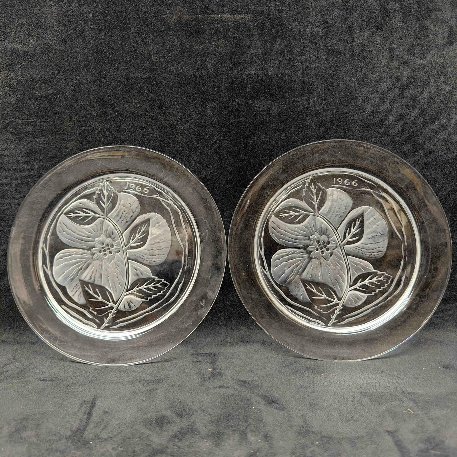 Signed Lalique France Crystal 1966 Rose Du Songerie Dream Rose Annual Plate Set: Signed Lalique France Crystal 1966 Rose Du Songerie Dream Rose Annual Plate Set. Lalique France Crystal plate from 1966 features a beautiful design of a rose, etched into the clear crystal material. N