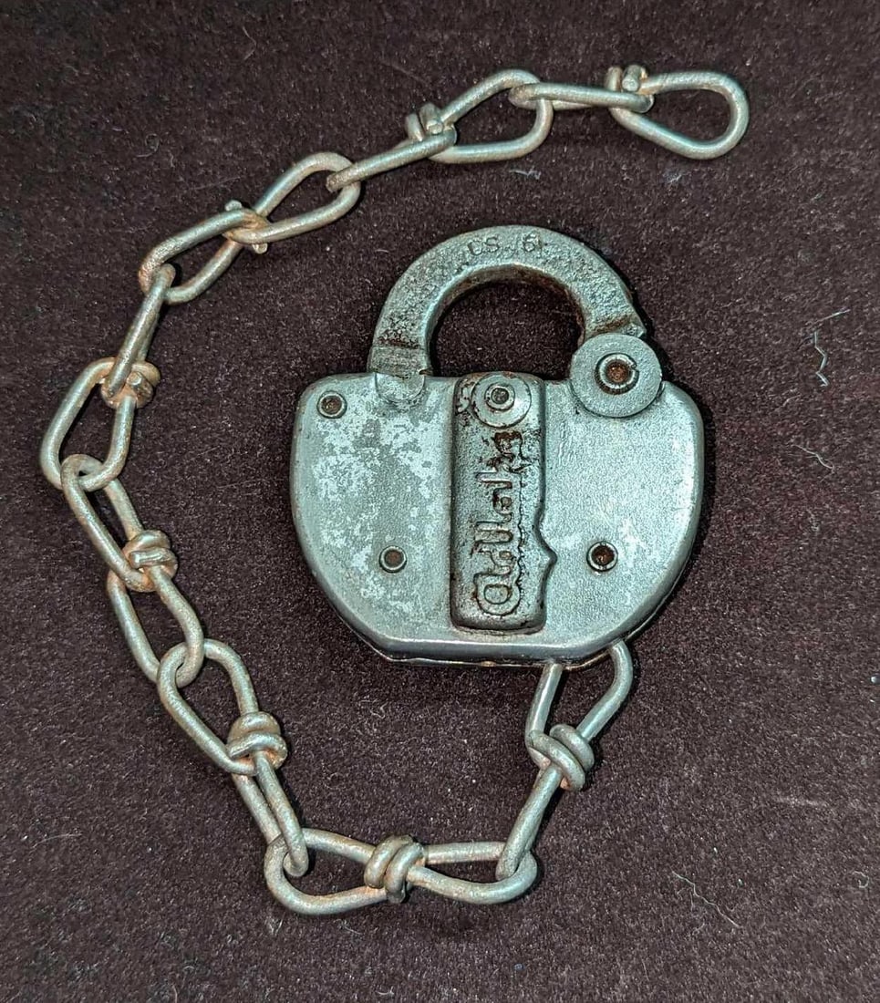 Vintage Adlake SP Lines Railroad Padlock (1 of 7)