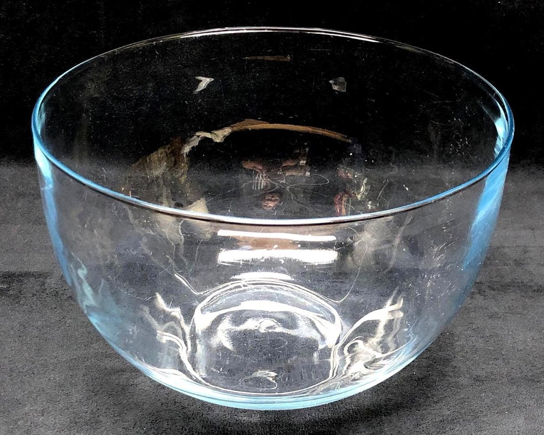 Large Vintage Blue Hue Glass Serving / Mixing Bowl: Large Vintage Blue Hue Glass Serving / Mixing Bowl. It is approx 10-1/4" x 10-1/4" x 6-3/4" and it weighs 3.3lbs. The Glass Bowl is in a used, vintage condition with some light wear. No cr