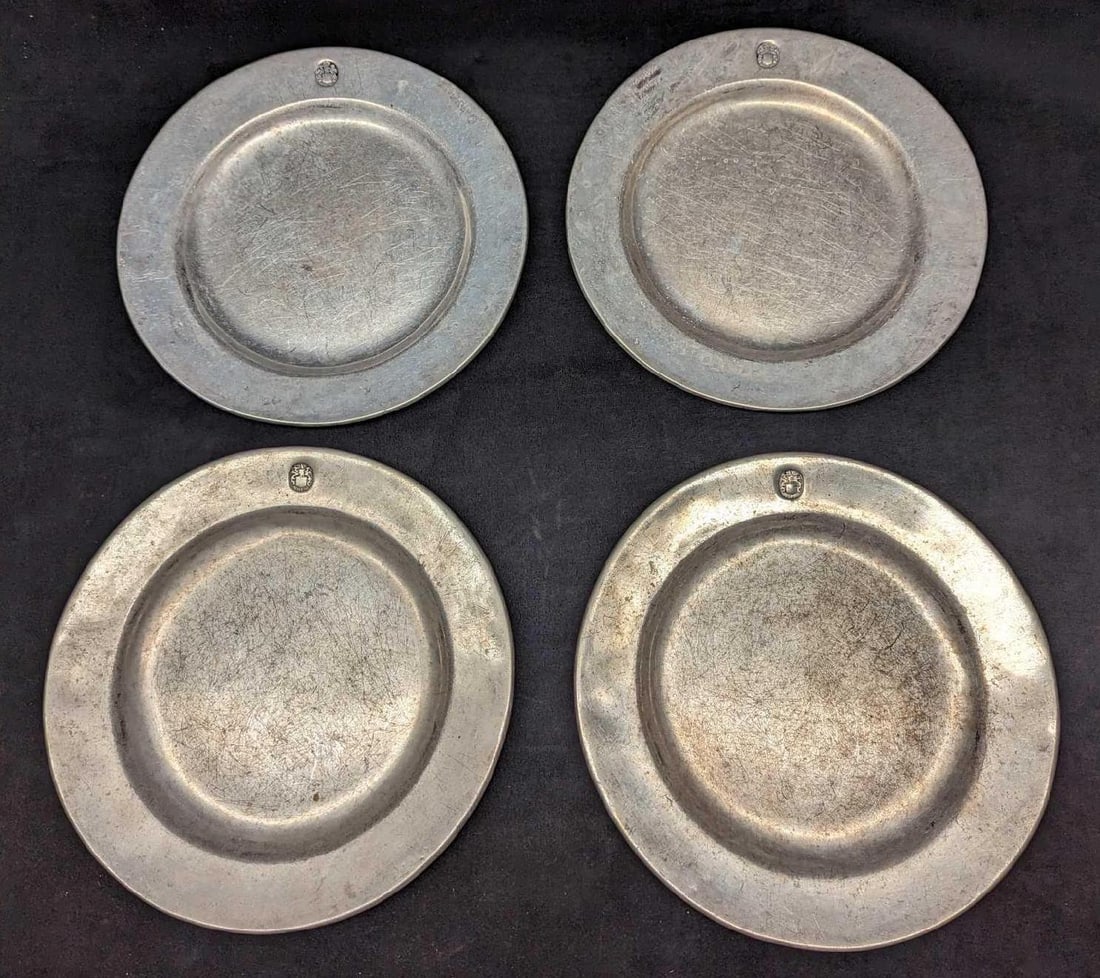 4 Retired Wilton Armetale Colonial Dinner Plates (1 of 9)