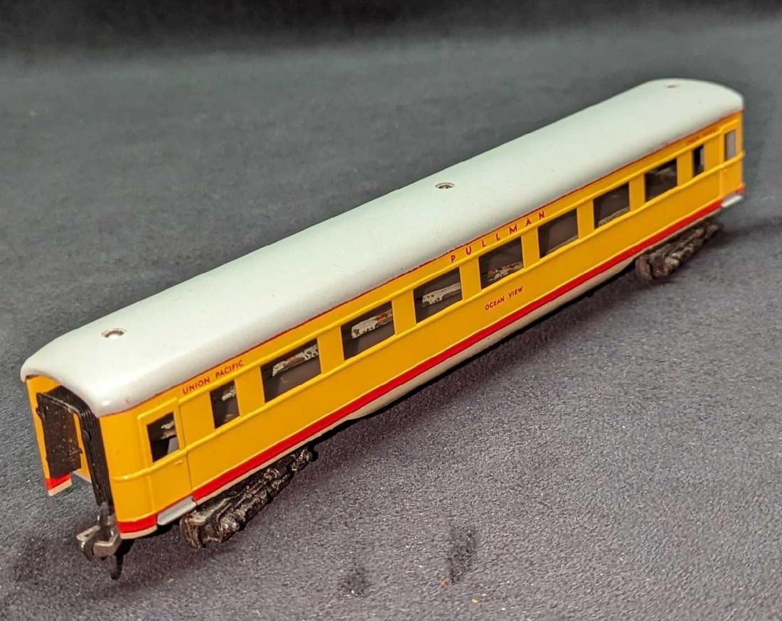 Vintage Fleischmann HO Union Pacific Ocean View Car A (1 of 7)