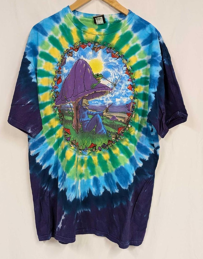 Liquid Blue Grateful Dead Mushroom Haven Shirt XL: Liquid Blue Grateful Dead Mushroom Haven Shirt XL. 100% Cotton. The cleaning instructions tag is discolored. Please note, it does not come with the hanger seen in the image. Folded, the shirt is appro