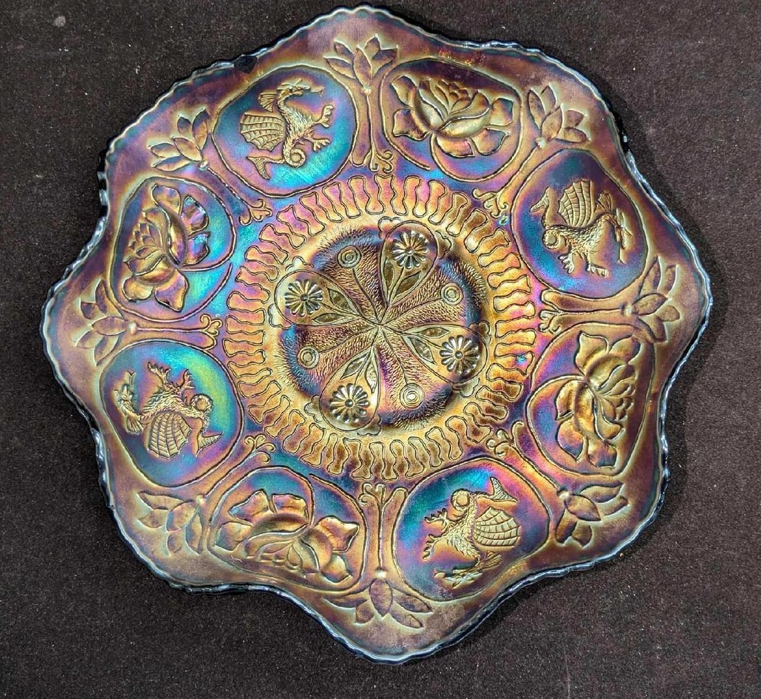 Vintage Fenton Dragons & Lotus Carnival Glass Ruffled Bowl: Vintage Fenton Dragons & Lotus Carnival Glass Ruffled Bowl. This is approx 9" x 9" x 2 1/4" and it weighs 1.12lb. The bottom has some white flakes. Please see the images as they are pa