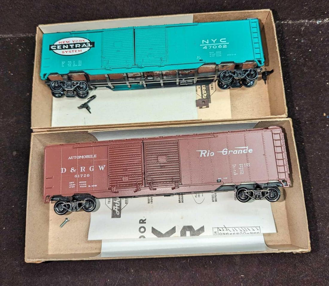 2 Vintage Athearn HO Scale Boxcars (1 of 9)
