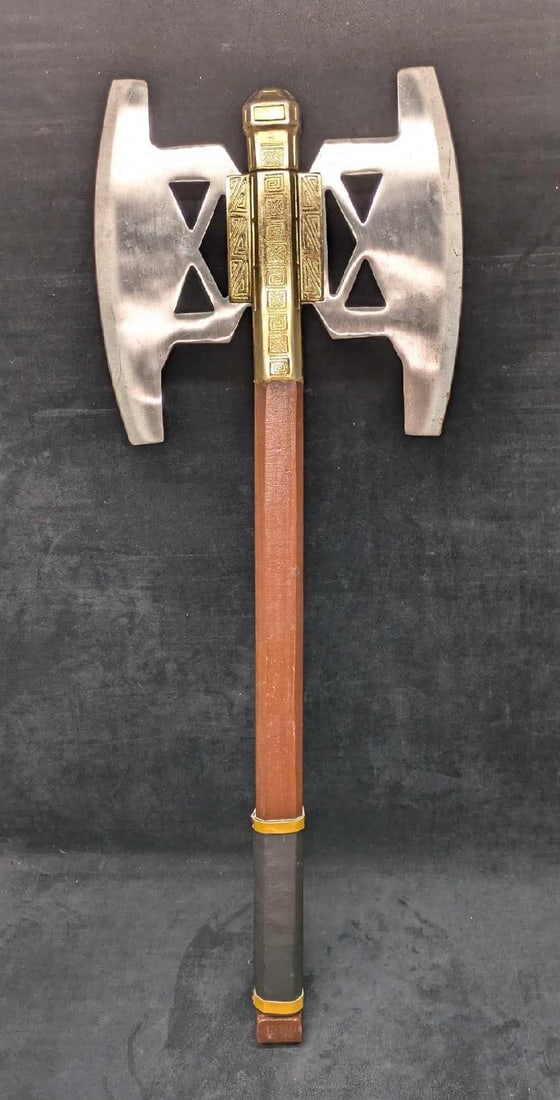 Lord Of The Rings Gimli Battle Axe Replica: Lord Of The Rings Gimli Battle Axe Replica. This is approx 11 1/2" x 1 1/4" x 31" and it weighs 4.60lbs. The maker and date of creation is unknown. There is some light surface rust on the