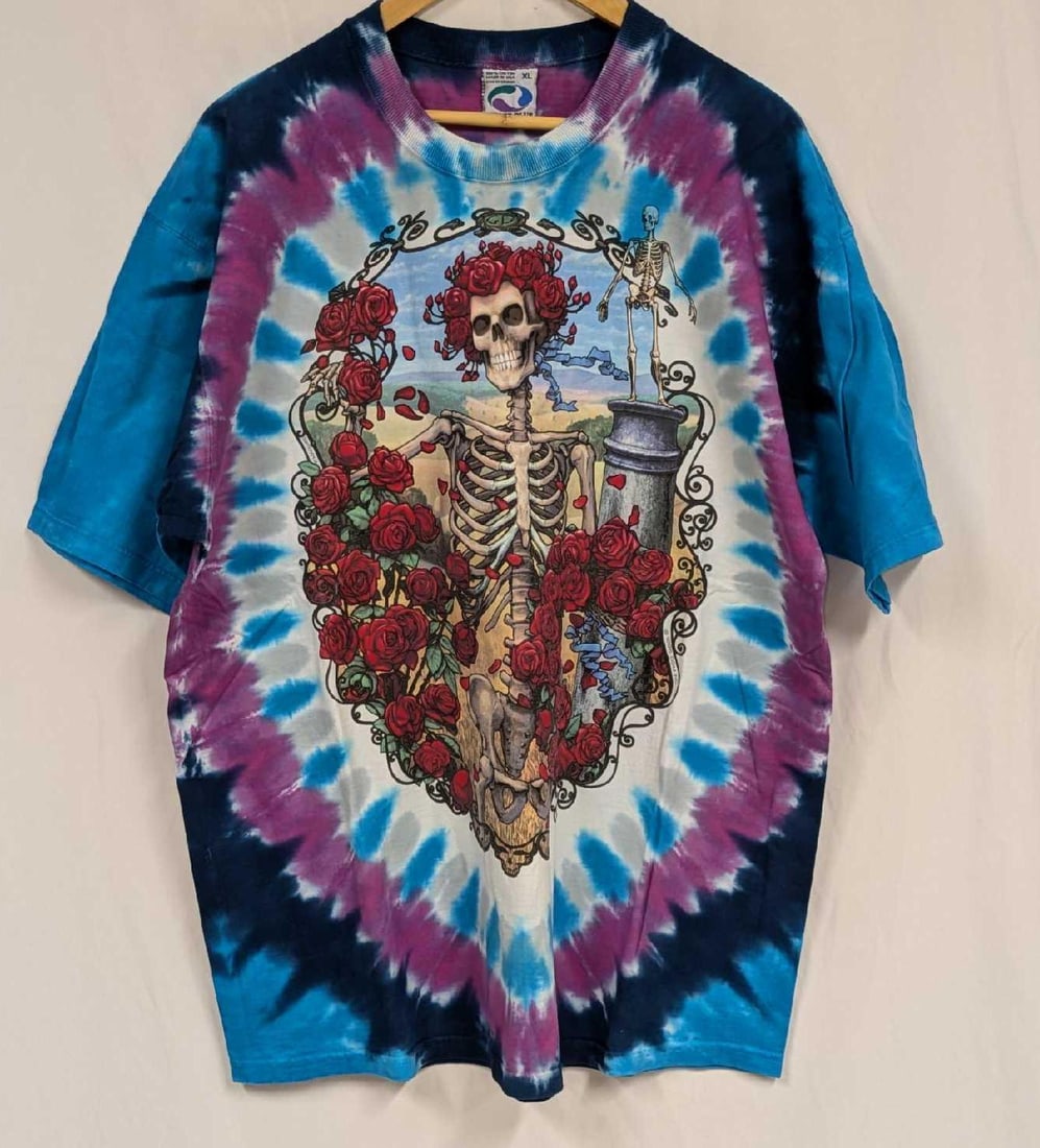 Liquid Blue Grateful Dead 1995 Anniversary Shirt XL: Liquid Blue Grateful Dead 1995 Anniversary Shirt XL. This was made to celebrate the Dead's 30th Anniversary". This shirt does not appear to have ever been worn. 100% Cotton. Please note, it do
