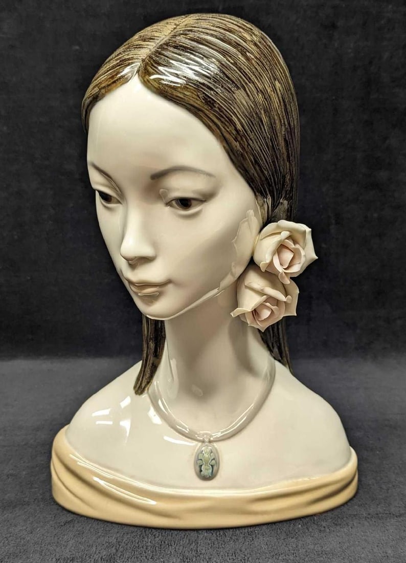 Retired Lladro La Maja Porcelain Lady Bust Sculpture (1 of 9)
