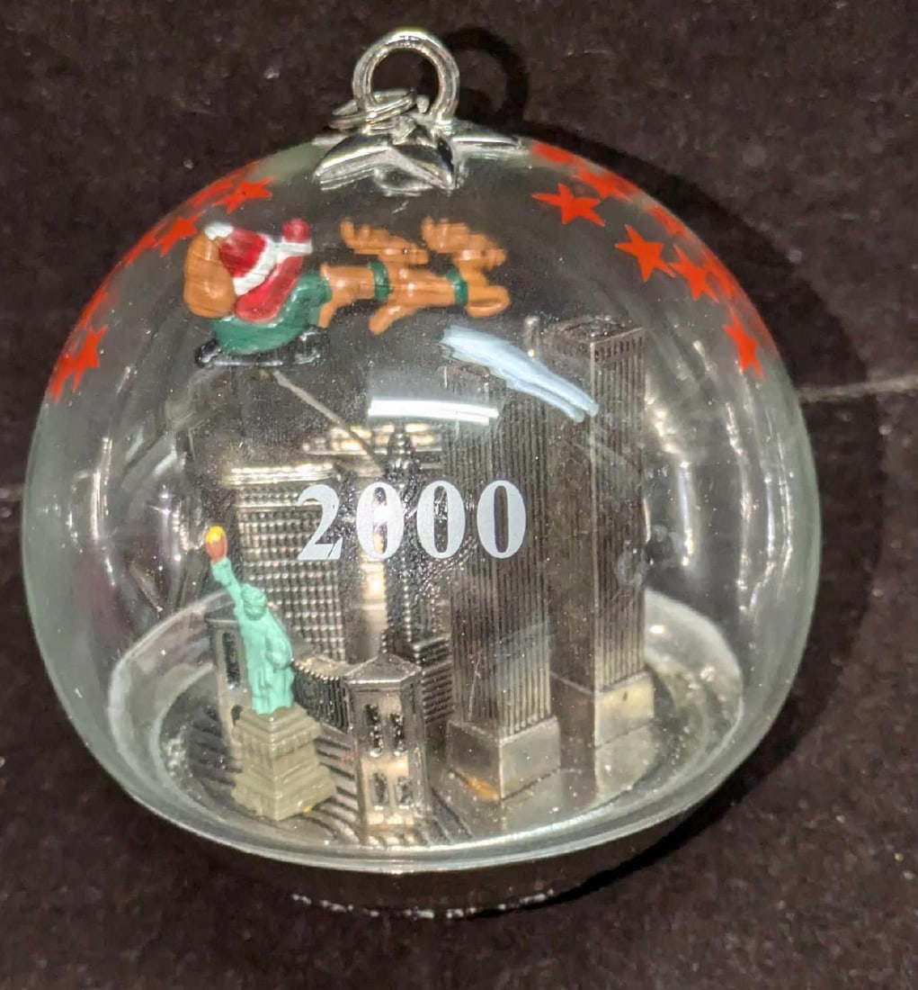 Lenox Santa's Arrival 2000 World Trade Center Towers Ornament: Lenox Santa's Arrival 2000 World Trade Center Towers Ornament. This is approx 3" x 3" x 3 1/2" and it weighs 0.19lb. The ornament is glass with a silver plated bottom. There are some l