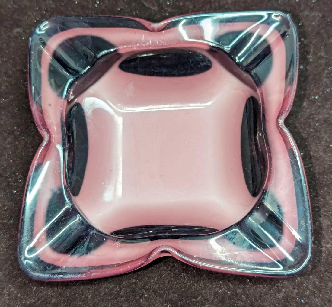 Vintage Lavender Sasaki Glass Japanese Ashtray: Vintage Lavender Sasaki Glass Japanese Ashtray. This is approx 4 3/4" x 4 3/4" x 1 1/4" and it weighs 0.56lb. The ashtray has some smudges and a small chip on the edge.