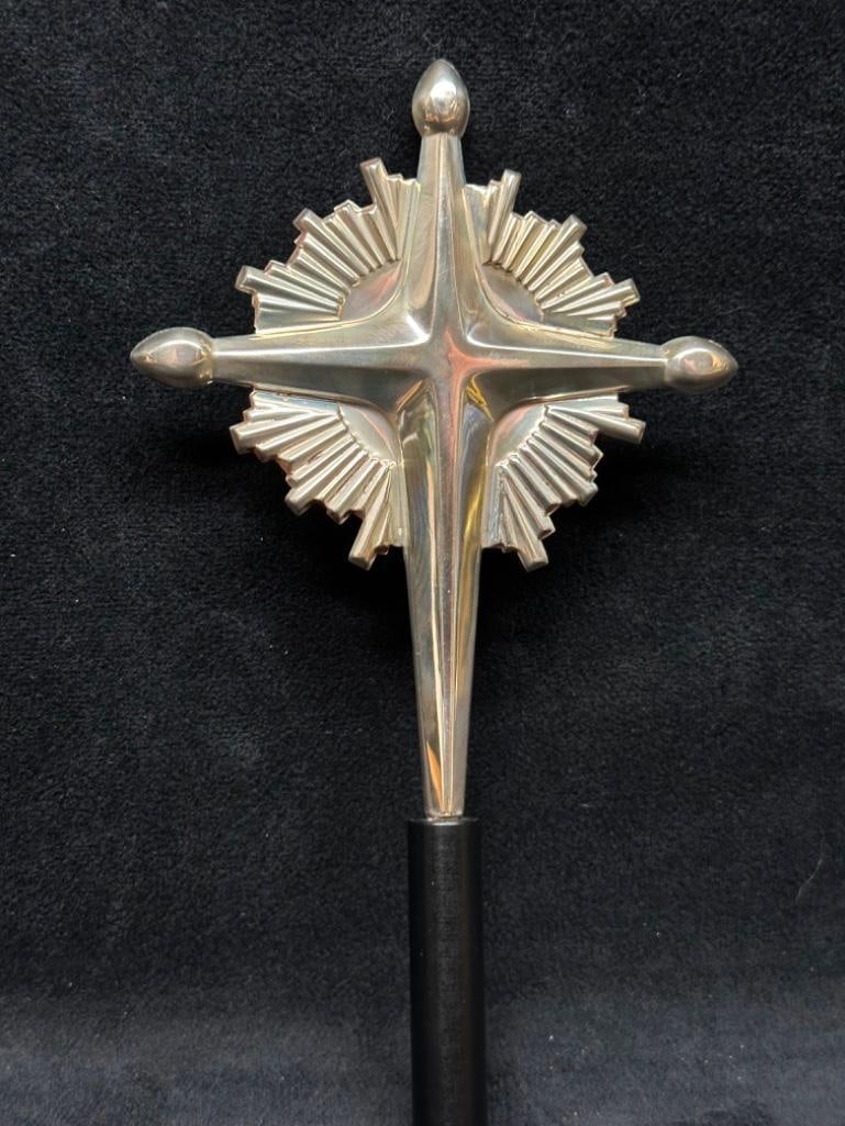 Gorham Sterling Christmas Tree Topper: This piece of jewelry has been tested and researched prior to listing. Please view all our pictures they are part of our description. DETAILS: Metal - Sterling Silver Color - Silver Stones - none Hal