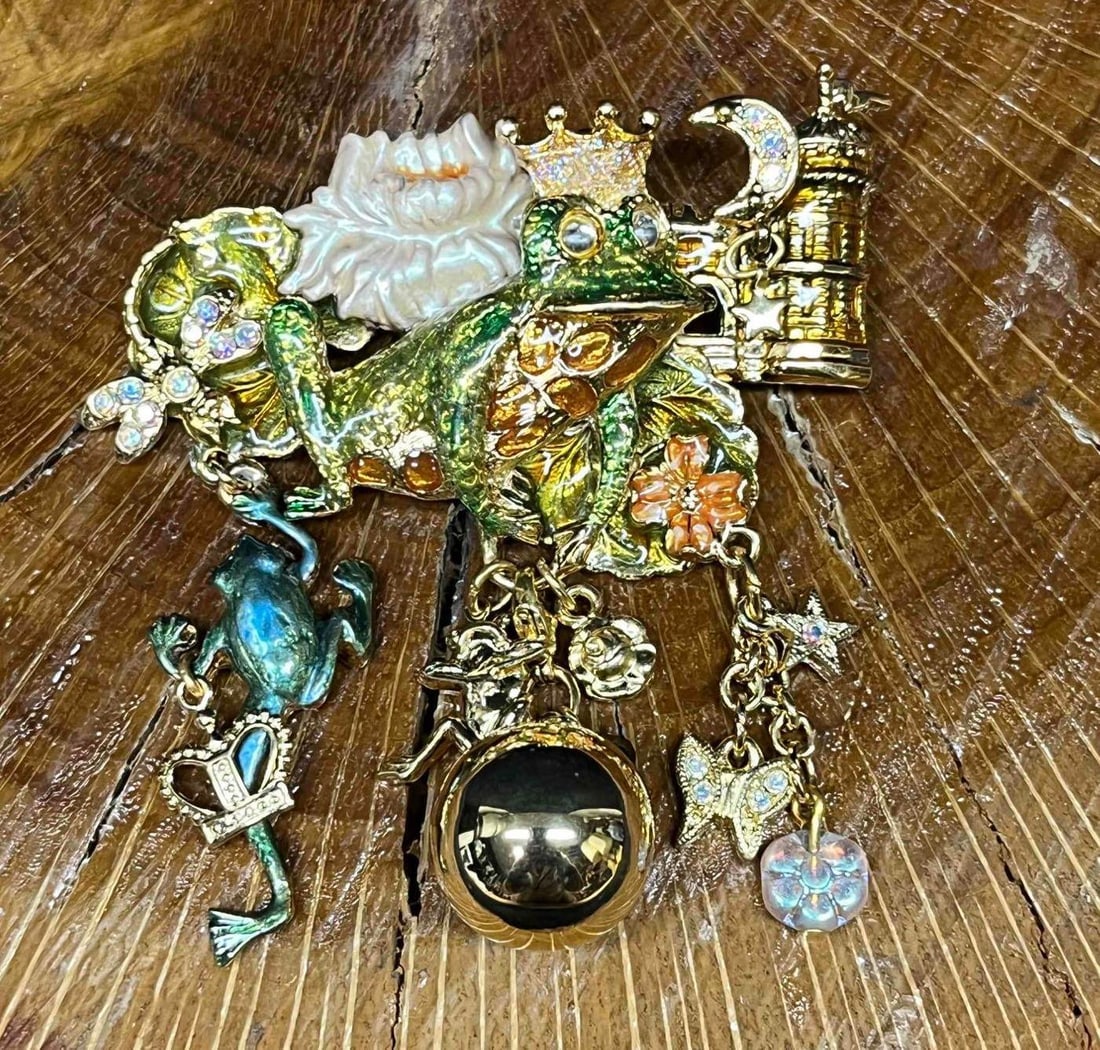 Signed Vintage Kirks Folly Frog Prince Fairytale Brooch: This lot contains a Signed Vintage Kirks Folly Frog Prince Fairytale Brooch. The Kirks Folly brand was established in 1979 in New York. The Brooch is approx 2 1/2" x 2 1/2" x 1/2". Total w
