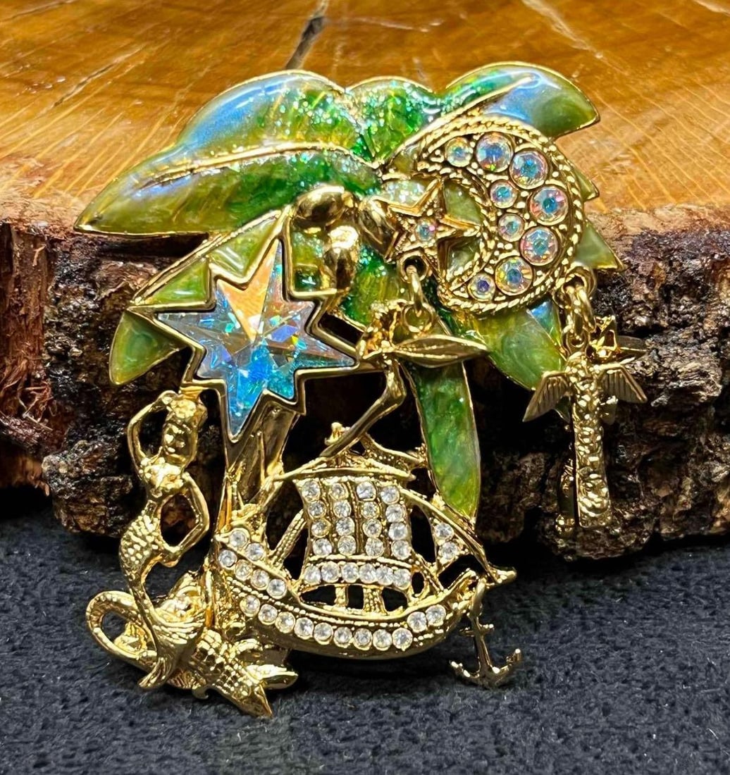 Signed Vintage Kirks Folly Foreverland Brooch: This lot contains a Signed Vintage Kirks Folly Foreverland Brooch. The Kirks Folly brand was established in 1979 in New York. The Brooch is approx 2 1/2" x 2" x 1/4". Total weight is appro