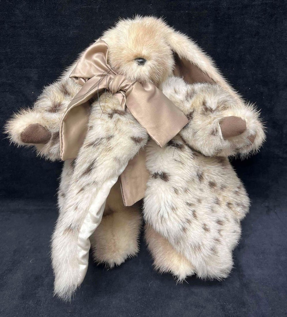 White Mink Rabbit "Bearables" Handmade By Diane Wnek Bellamo: This lot contains a White Mink Rabbit "Bearables" Handmade By Diane Wnek Bellamo. It is approx 12" x 11" x 5" when laying flat and it weighs about 1.1lbs. Overall the rabbit is in 