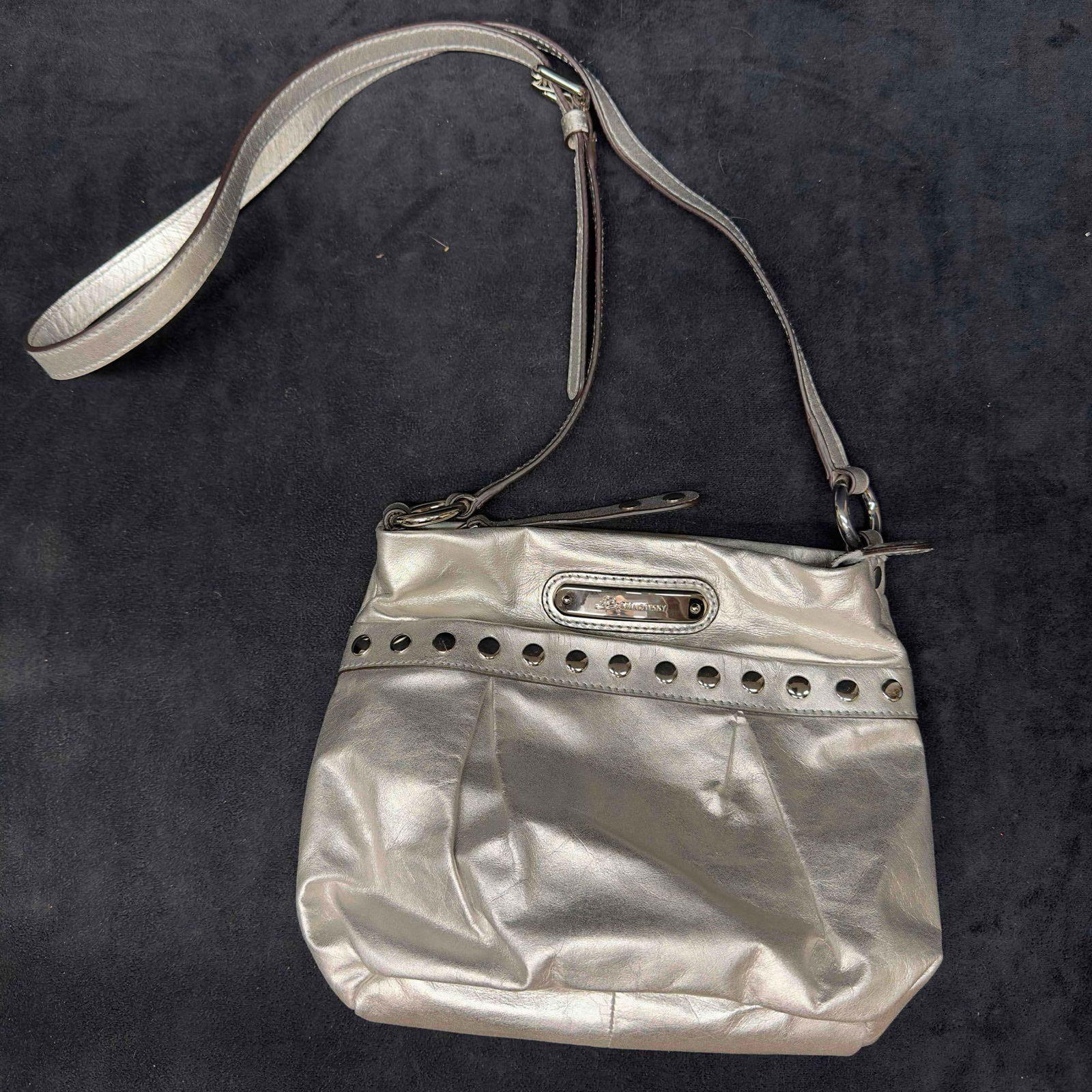 B. Makowsky Silver Leather Purse Crossbody Handbag (1 of 10)