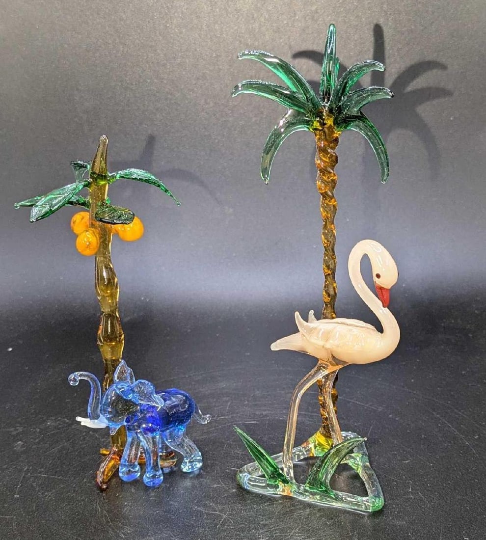 Vintage Hand Blown Glass Elephant And Flamingo With Palm Trees: Vintage Hand Blown Glass Elephant And Flamingo With Palm Trees. This lot includes: (1) Baby Elephant With Pam Tree. This is approx 2" x 2" x 4 3/4". (1)Bimini Style Flamingo With Palm Tree