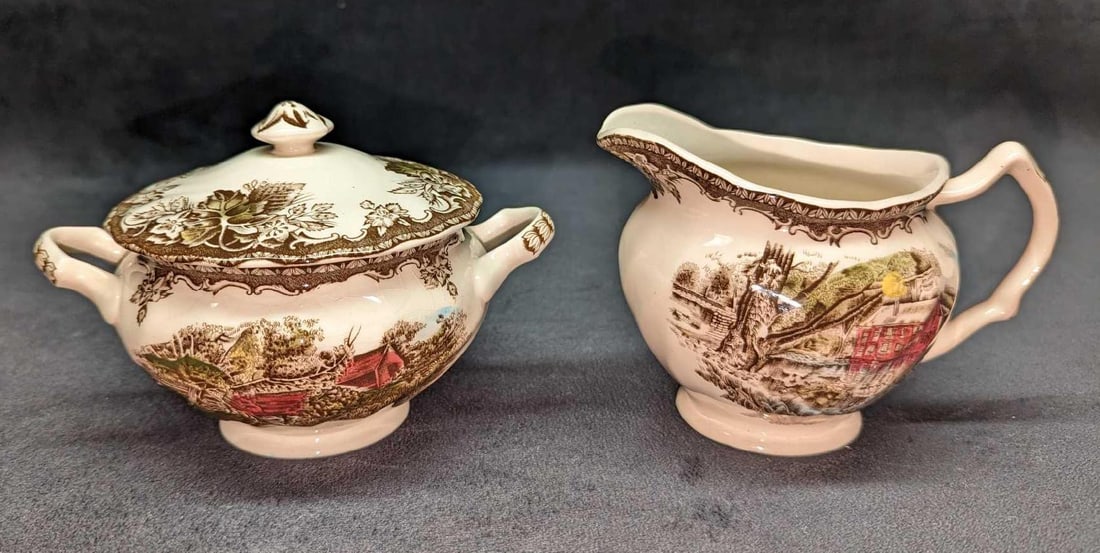 Retired Friendly Village Sugar Bowl & Creamer (1 of 9)