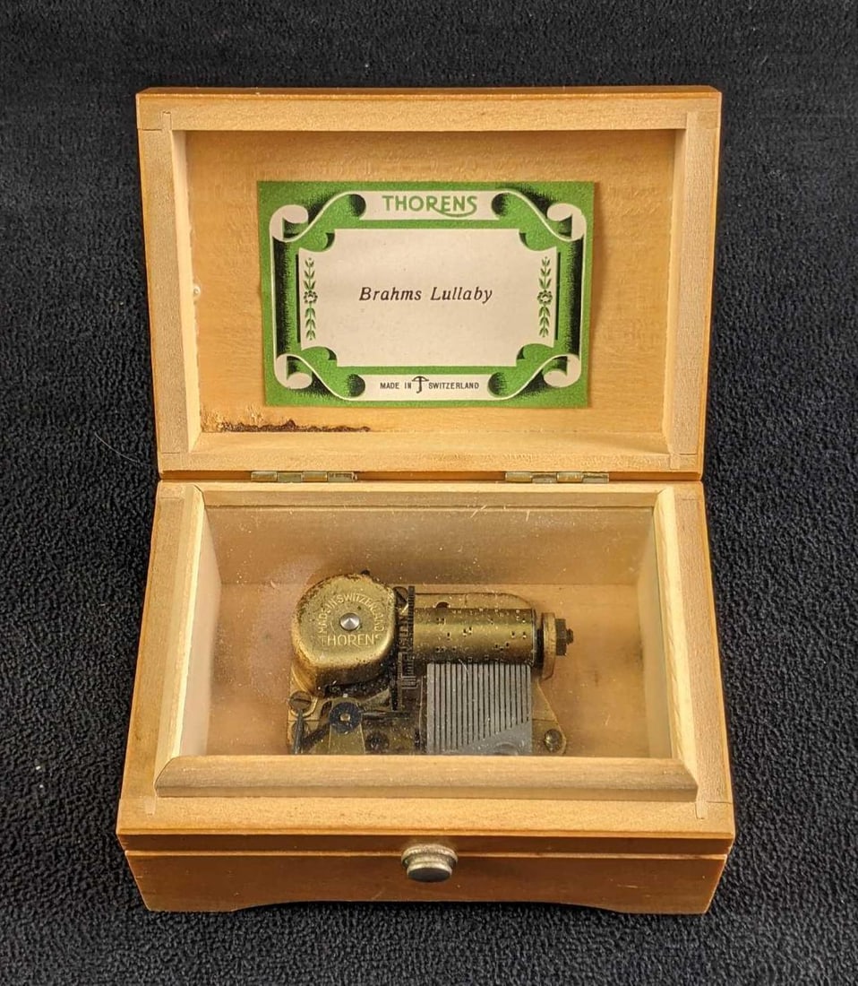 Vintage Thorens Music Box Brahms Lullaby: Vintage Thorens Music Box Brahms Lullaby This is a special vintage music box made in Switzerland. The music box plays Brahms Lullaby beautifully. The box has a glass window looking into the music mov